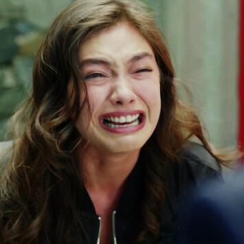 Nihan se enteró del suicidio de su hermano Ozan y culpó a Kemal